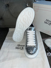 Load image into Gallery viewer, Silver Glittery Queenies