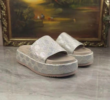 Load image into Gallery viewer, G Thick Platform Sliders