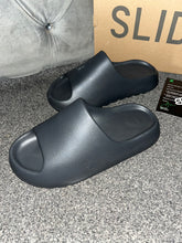 Load image into Gallery viewer, Black Foam Sliders