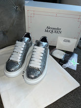 Load image into Gallery viewer, Silver Glittery Queenies