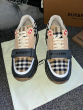 Load image into Gallery viewer, Black Burb Trainers