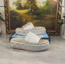 Load image into Gallery viewer, G Thick Platform Sliders