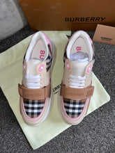 Load image into Gallery viewer, Pink Burb Trainers