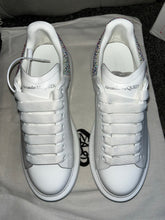 Load image into Gallery viewer, White Diamond Queens