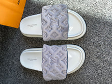 Load image into Gallery viewer, Elastic Suede Pillow Sliders