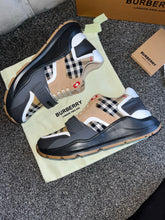Load image into Gallery viewer, Black Burb Trainers