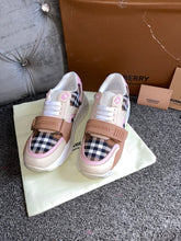 Load image into Gallery viewer, Pink Burb Trainers
