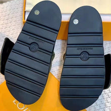 Load image into Gallery viewer, Elastic Suede Pillow Sliders