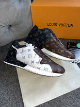 Load image into Gallery viewer, Mens Brown Trainers