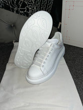 Load image into Gallery viewer, White Diamond Queens