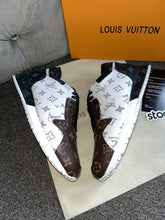 Load image into Gallery viewer, Mens Brown Trainers