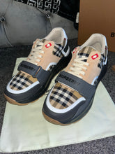 Load image into Gallery viewer, Black Burb Trainers
