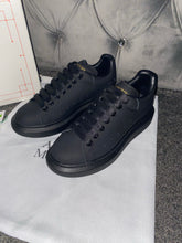 Load image into Gallery viewer, Matt Black Queens