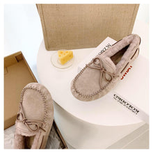 Load image into Gallery viewer, Bow Ugg Slippers