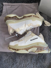 Load image into Gallery viewer, Triple Trainers - Light Gold