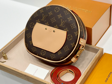 Load image into Gallery viewer, Large Chapeau Crossbody Bag