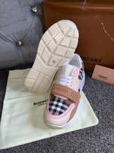 Load image into Gallery viewer, Pink Burb Trainers