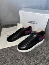 Load image into Gallery viewer, Black Elastic Queens