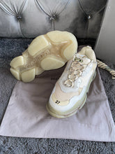 Load image into Gallery viewer, Triple Trainers - Light Gold