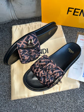 Load image into Gallery viewer, Brown Ruffled Sliders