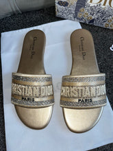 Load image into Gallery viewer, Gold Diamond Paris Sandals