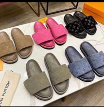 Load image into Gallery viewer, Elastic Suede Pillow Sliders