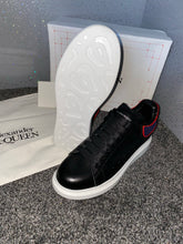 Load image into Gallery viewer, Black Elastic Queens