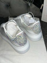 Load image into Gallery viewer, White Diamond Queens