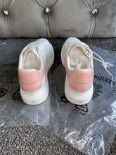 Load image into Gallery viewer, Pink Leather Queens