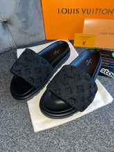 Load image into Gallery viewer, Elastic Suede Pillow Sliders