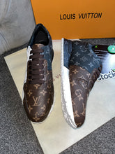 Load image into Gallery viewer, Mens Brown Trainers