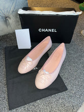 Load image into Gallery viewer, Pink C Flat Shoes
