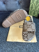 Load image into Gallery viewer, Light Brown Thick G Sliders