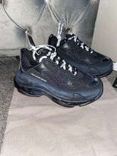 Load image into Gallery viewer, Triple Trainers - All Black