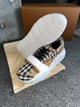 Load image into Gallery viewer, White Burb Trainers