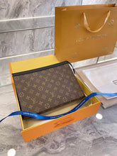 Load image into Gallery viewer, Brown Leather Clutch Bag