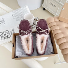 Load image into Gallery viewer, Ugg Bow Slippers