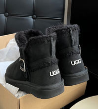 Load image into Gallery viewer, Short Ugg Boots