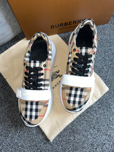 Load image into Gallery viewer, White Burb Trainers
