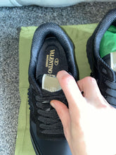 Load image into Gallery viewer, Black Valentos Trainers