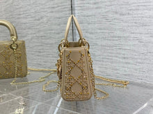 Load image into Gallery viewer, Detailed Diamond Lady Bag
