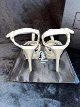 Load image into Gallery viewer, Cream St Heels
