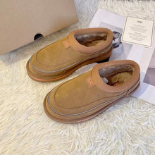 Load image into Gallery viewer, Closed Slippers
