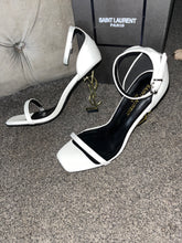Load image into Gallery viewer, White &amp; Gold Heels
