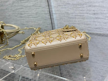 Load image into Gallery viewer, Detailed Diamond Lady Bag
