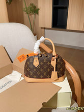 Load image into Gallery viewer, Alma BB Handbag
