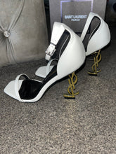 Load image into Gallery viewer, White &amp; Gold Heels
