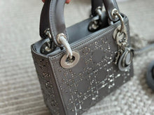 Load image into Gallery viewer, Detailed Diamond Lady Bag
