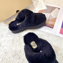 Load image into Gallery viewer, Thick Sole Slippers
