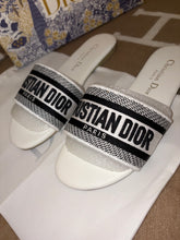 Load image into Gallery viewer, Diora Paris Sandals
